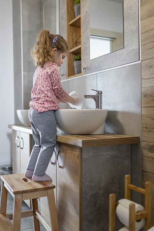 Comment installer une prise électrique dans la salle de bain ?