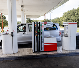  Carburants Prix à la pompe, trop de marges de distribution et de raffinage. A quand une opération à prix coûtant de toutes les grandes surfaces ?