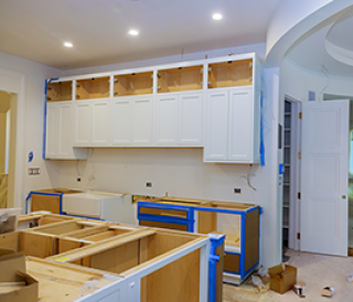 Vous mettez en demeure un artisan de terminer les travaux