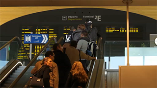 Que dois-je faire si mon avion est annulé ou retardé ?